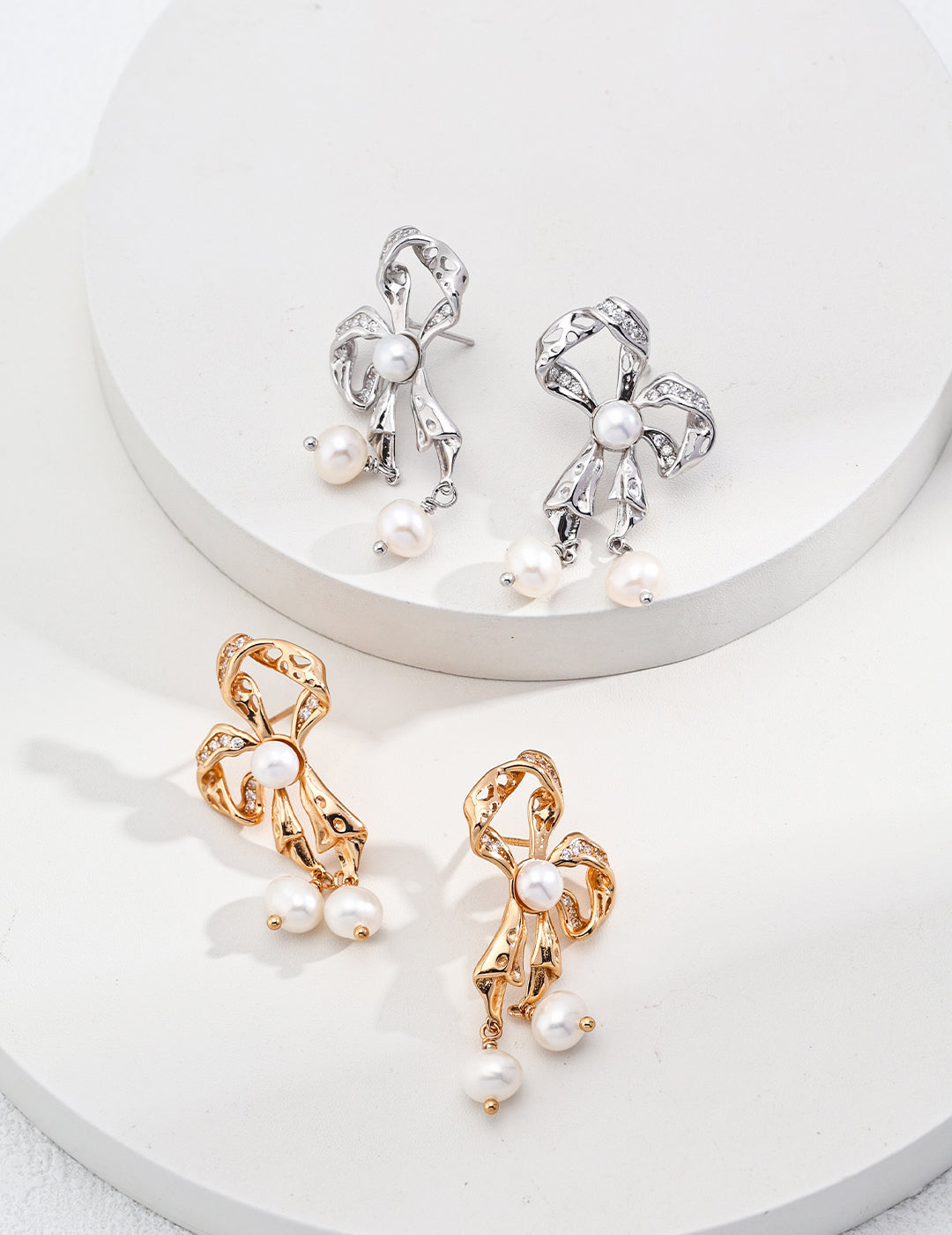 Château Bow Pearl Earrings